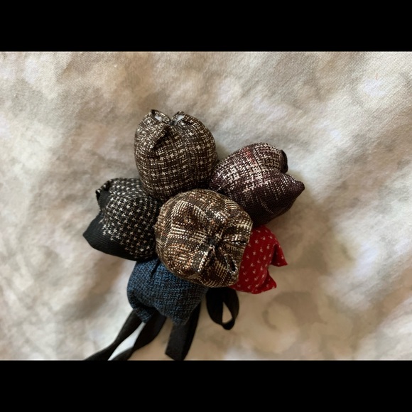 Handmade fabrics flowers brooch - Picture 10 of 12